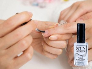 Nail primer: benefits in the durability of gel, acrylic and gelish